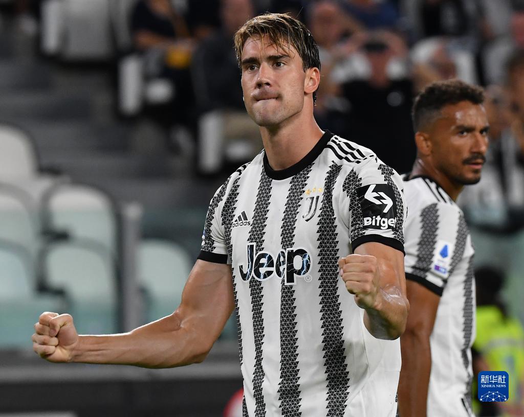 每体：巴萨仍在关注凯恩，等待他和拜仁的最终动向