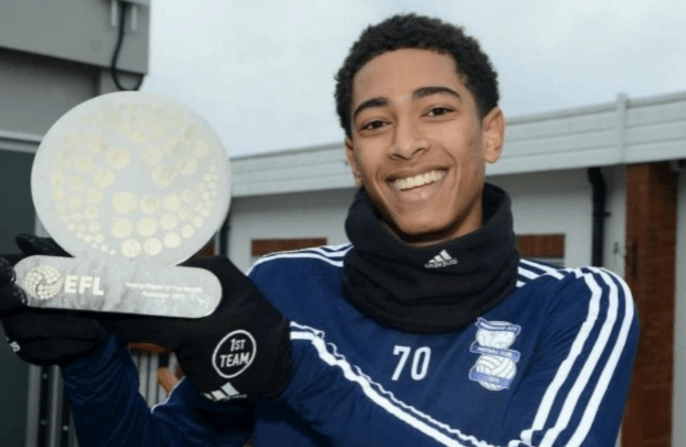 队报：里昂计划1月引进一名中卫，已经联系了切尔西的迪萨西