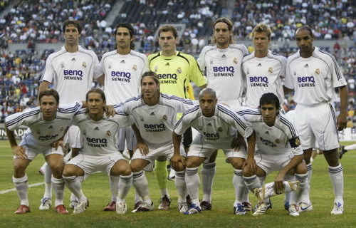 前锋突破射门锁定胜利