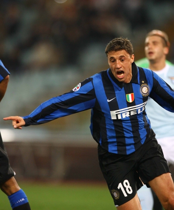 球员C罗先生，完成一次精彩的倒钩破门。