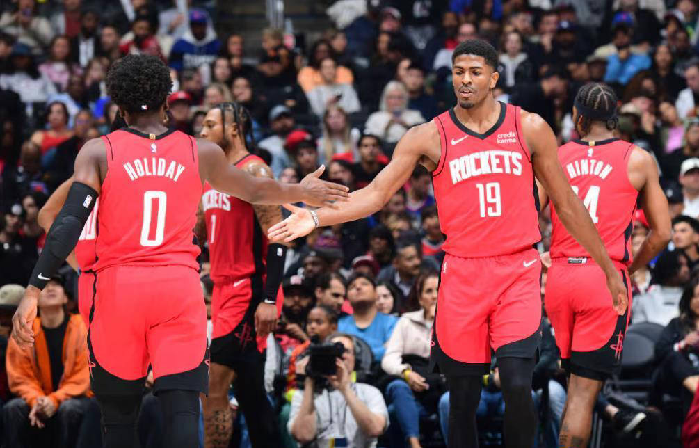 NBA：詹姆斯伤情更新引关注